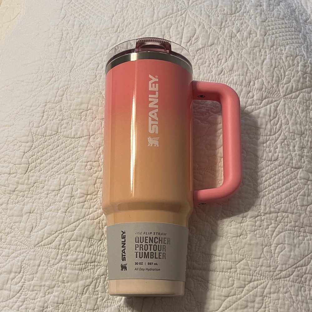 Stanley Quencher Protour 30 oz in Pink Mesa Sunset (Ombré)